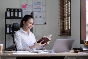 Read more about the article The Best Books for Business Growth (For Busy Women Who Want Real Change)